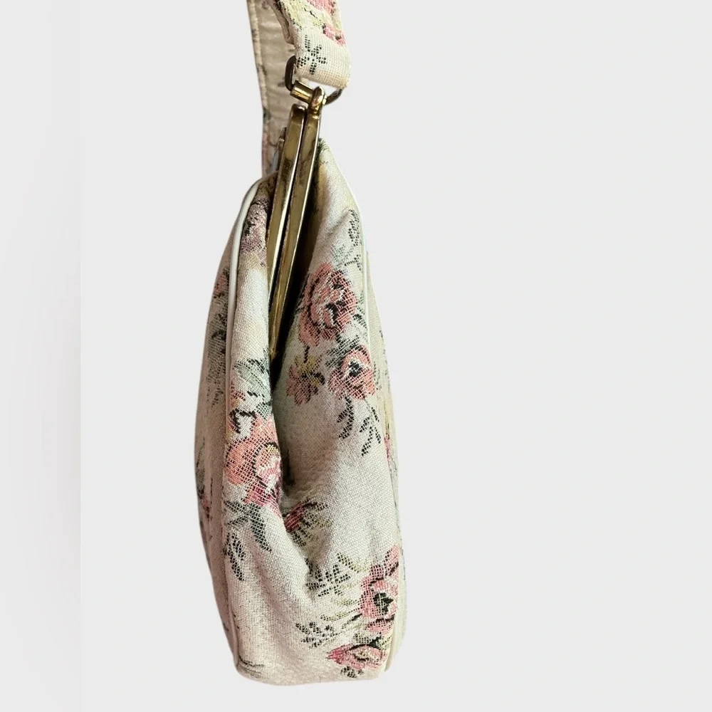 Vintage Floral Tapestry Handbag Purse with Gold Tone Hardware - Picture 4 of 8